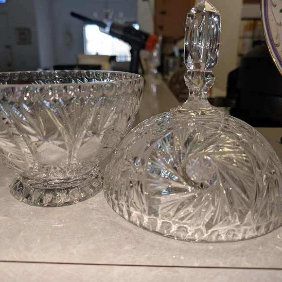 Elegant Crystal Decorative Bowl - Picture 2 of 14